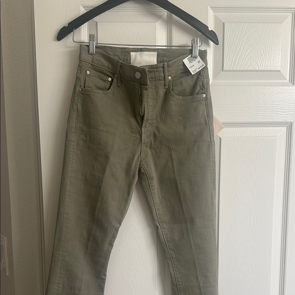NWT MOTHER Green Ankle Cropped Jeans with Classic Design